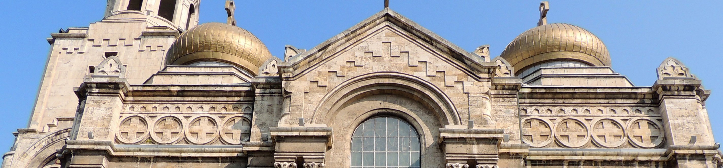 Fasada katedry ZaĹniÄcia NMP  w Warnie