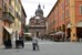Piazza Duomo, w gĹÄbi barokowy koĹciĂłĹ del Voto