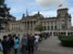 kolejka turystĂłw przed gmachem Reichstagu