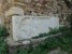 rzymski relief wykorzystany do budowy muru